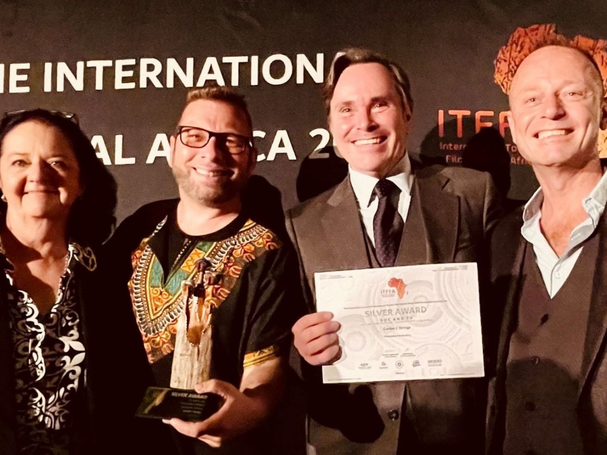 Terry Costa com o Cônsul de Portugal na Cidade do Cabo, Dr. Teixeira, e os diretores do ITFFA Caroline Ungersbock e James Byrne. 