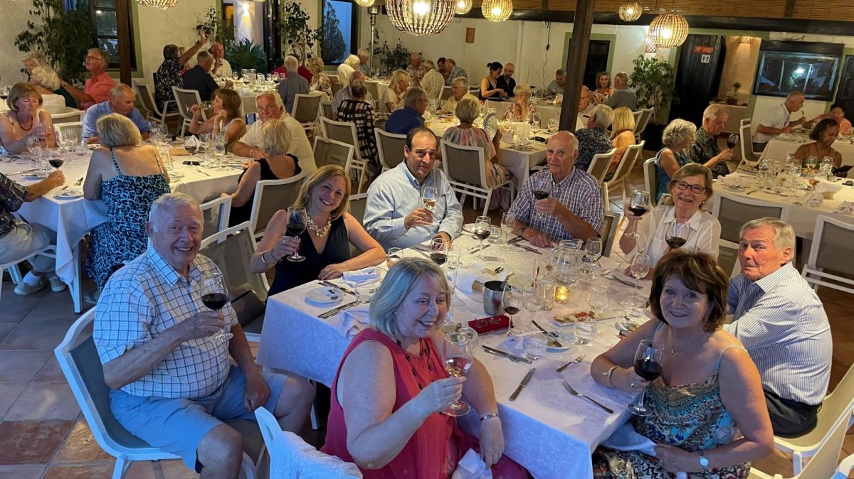 Pedras d'el Rei relaxed summer dining