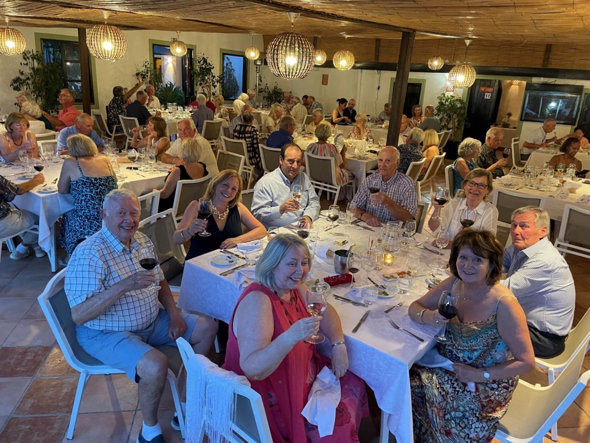 Pedras d'el Rei relaxed summer dining