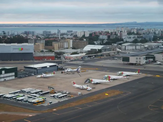 Portugal airport staff strike announced - The Portugal News