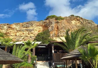 Club Nau - Divine food by the beach 