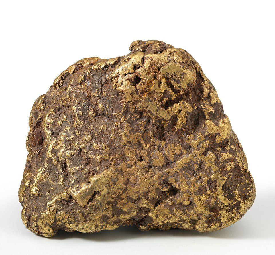 20kg gold nugget on display in Lisbon