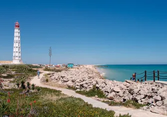 Navigate the islands of the Algarve