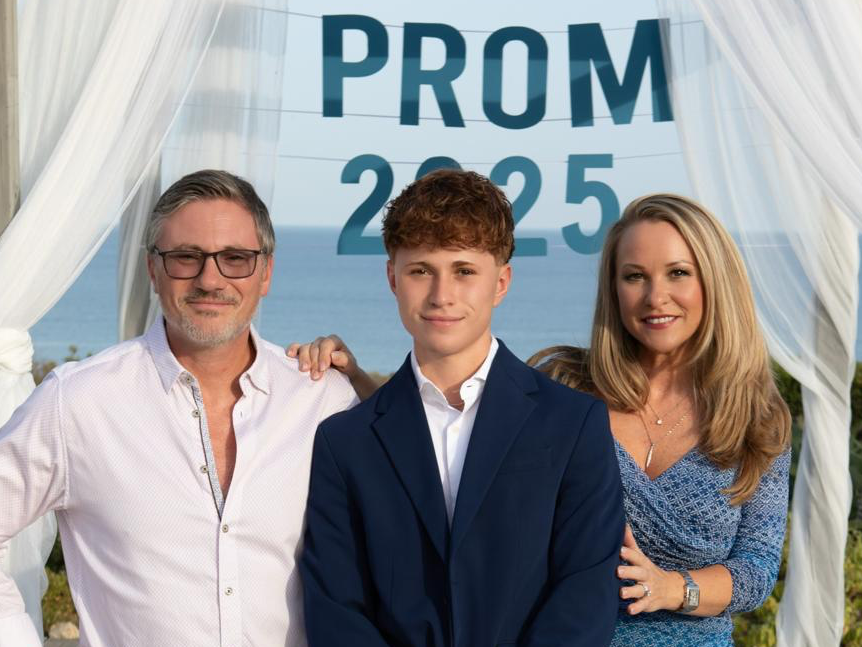 Oscar Sitwell (Centre) with his parents.