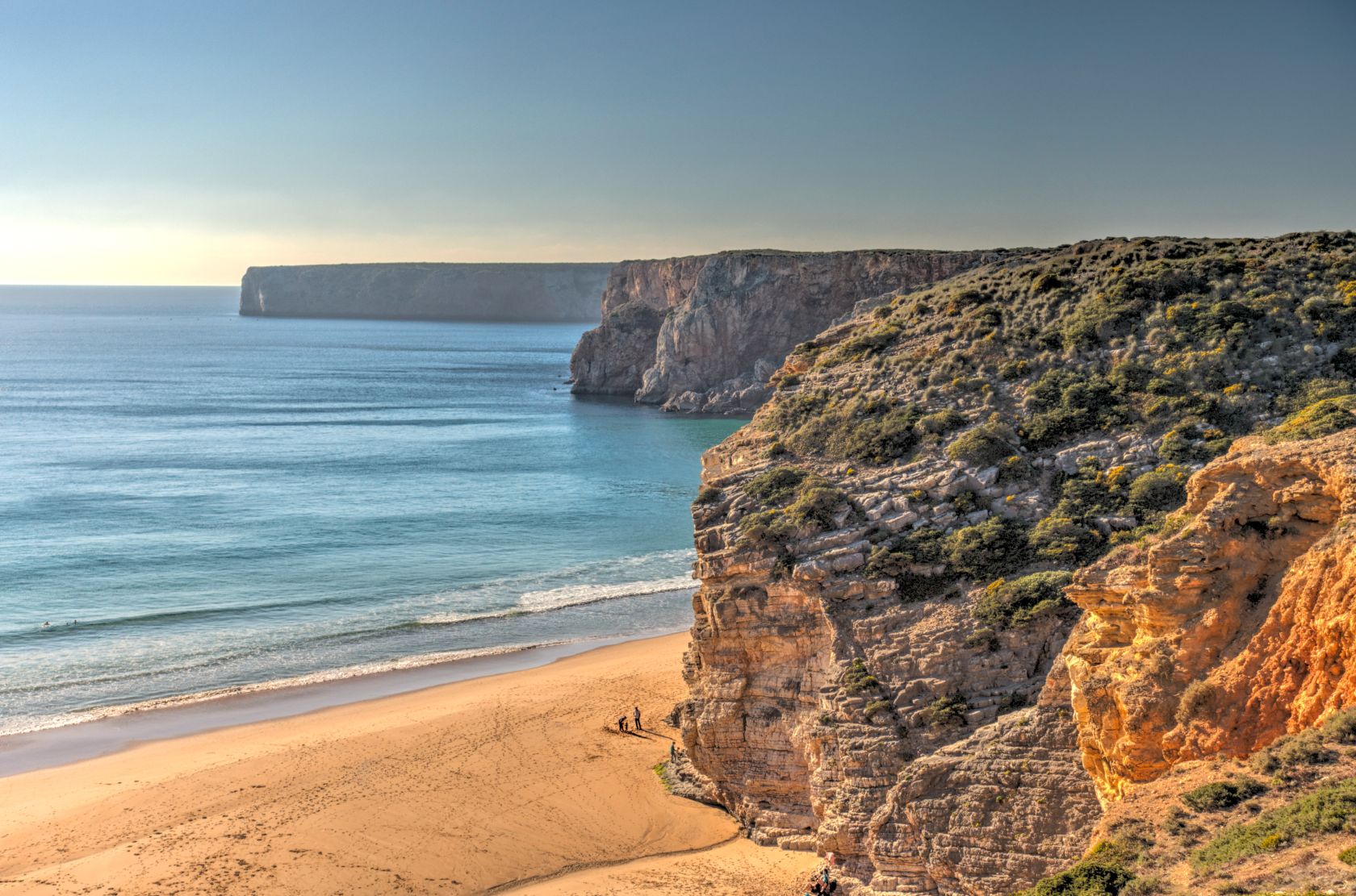 D7 vs Golden Visa: Which Route to Portugal Is Right for You in 2025?