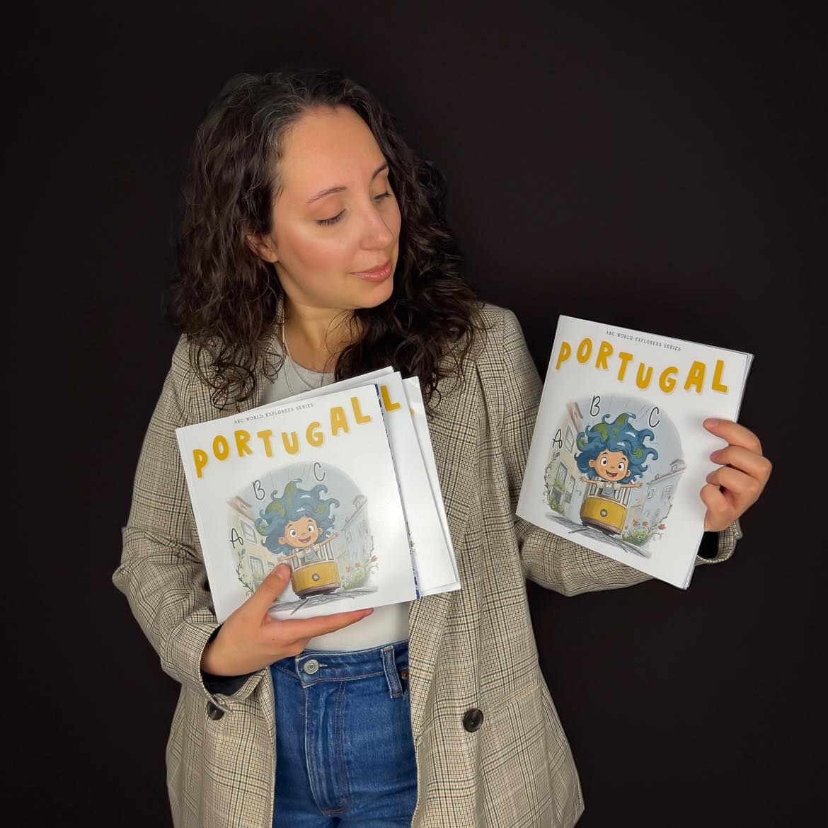 Bilingual book sharing the culture of Portugal
