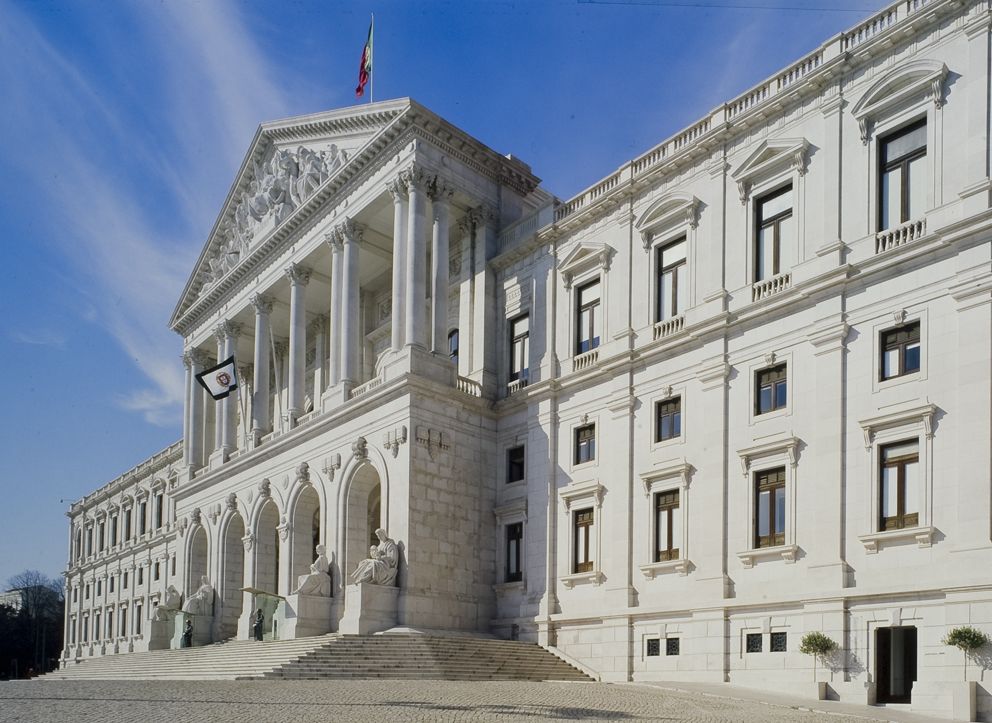 How much does the President of the Republic earn in Portugal?