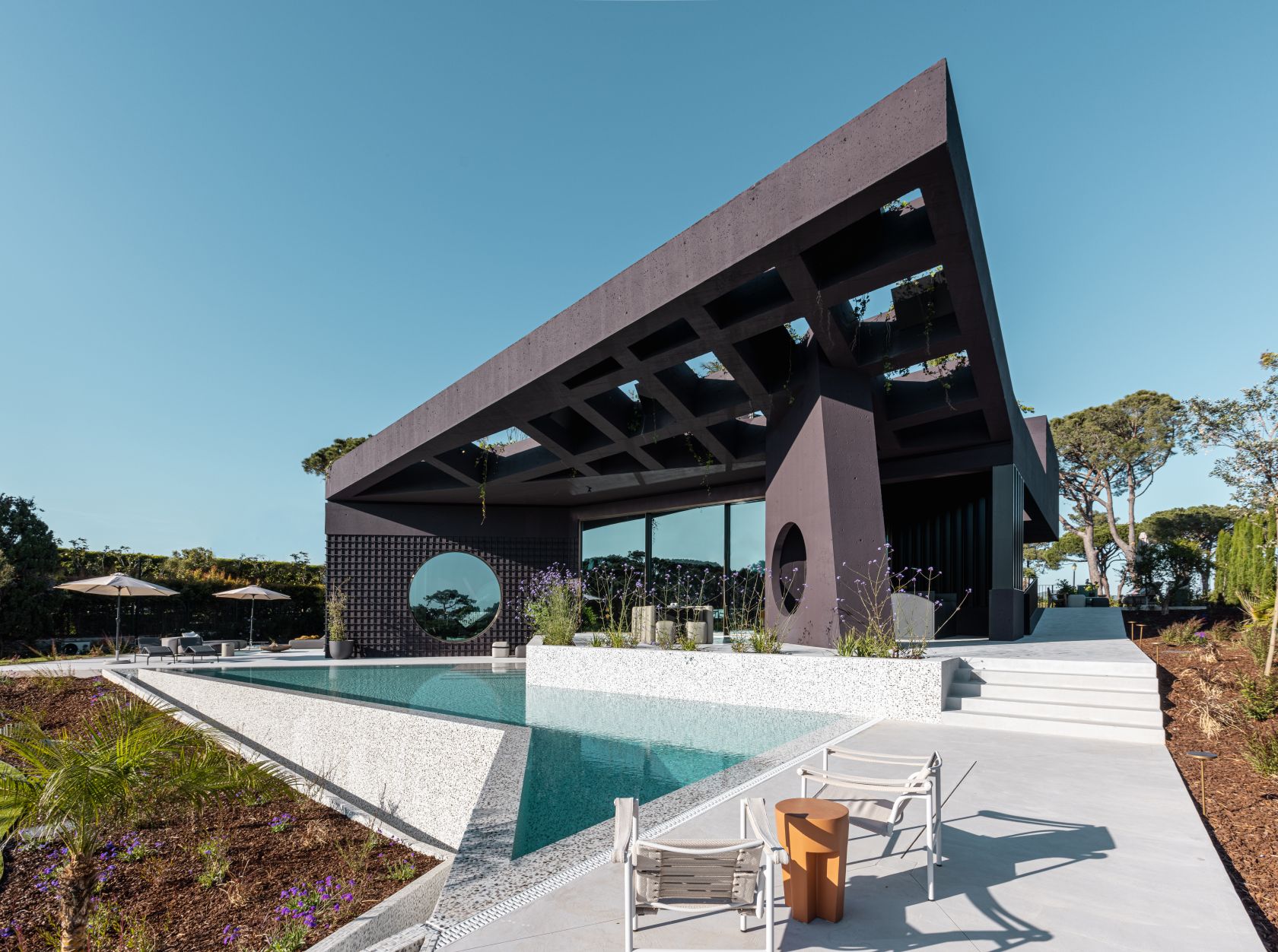 Property of the Week: Architectural Masterpiece in Quinta do Lago