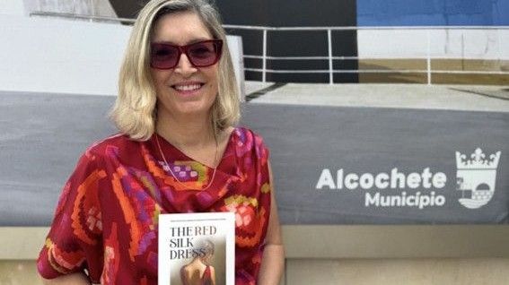 Natalie Turner outside Alcochete Library