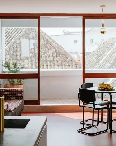Reframing Faro through modernism