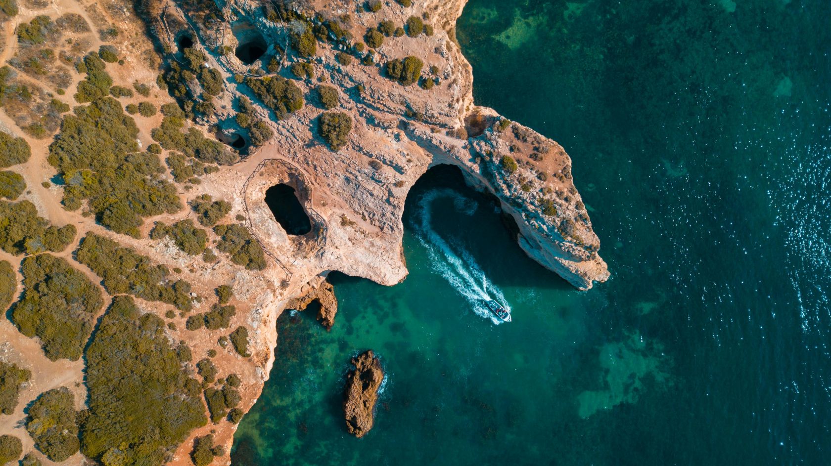 8 Financial Services in the Algarve