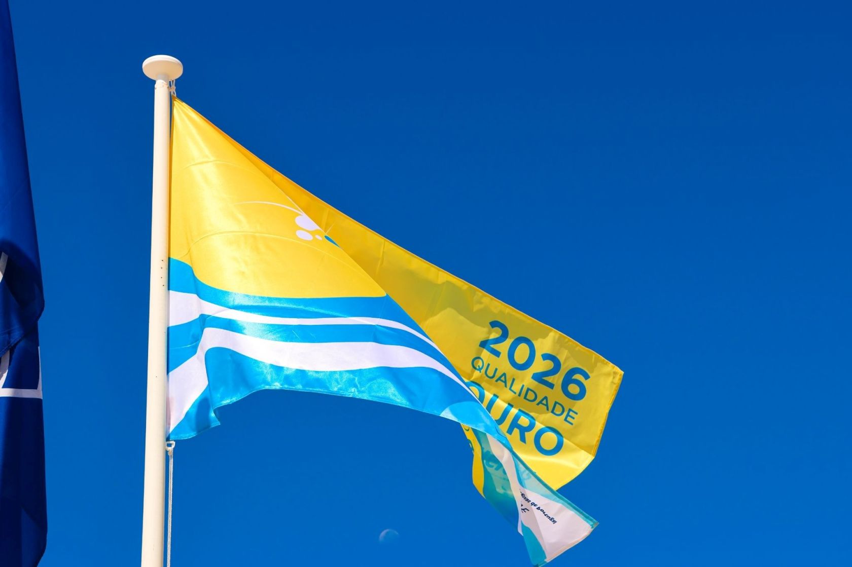 Playa de Algarve recibe bandera de oro por calidad del agua