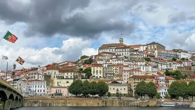 Coimbra’da Kaldırım İstilasına Son: Scooter Şirketlerine Ücretli İmtiyaz ve Sabit Park Şartı Geliyor