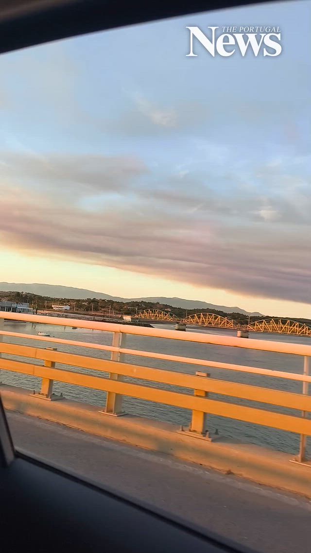 Smoke from São Marcos da Serra fire visible in Portimão