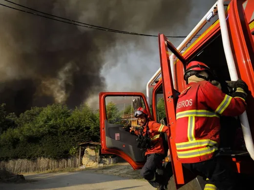 Mais bombeiros a combater o incêndio em Beja - The Portugal News