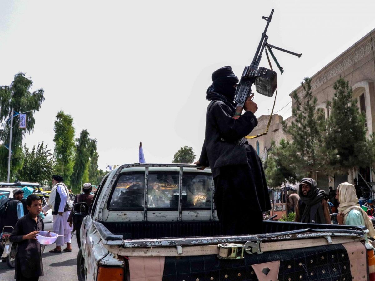 Taliban patrol as nation celebrate the 102nd Independence Day in Kandahar, Afghanistan, 19 August 2021. Afghanistan is celebrating the 102nd anniversary of its independence from British rule on 18 August.  (Photo:Lusa/EPA/Stringer)